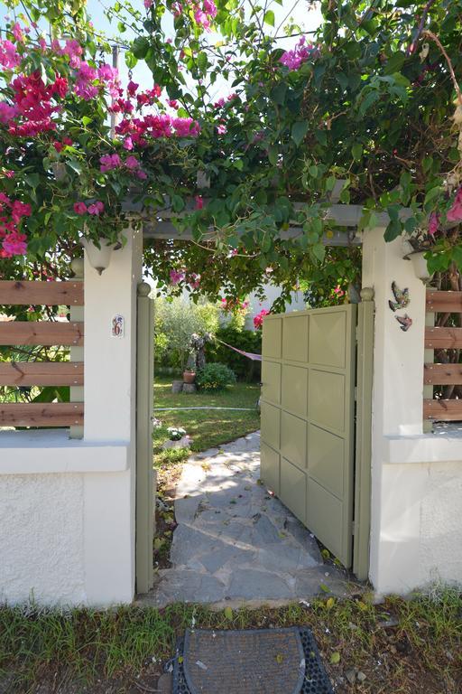 House With Big Garden Villa Corinth Buitenkant foto